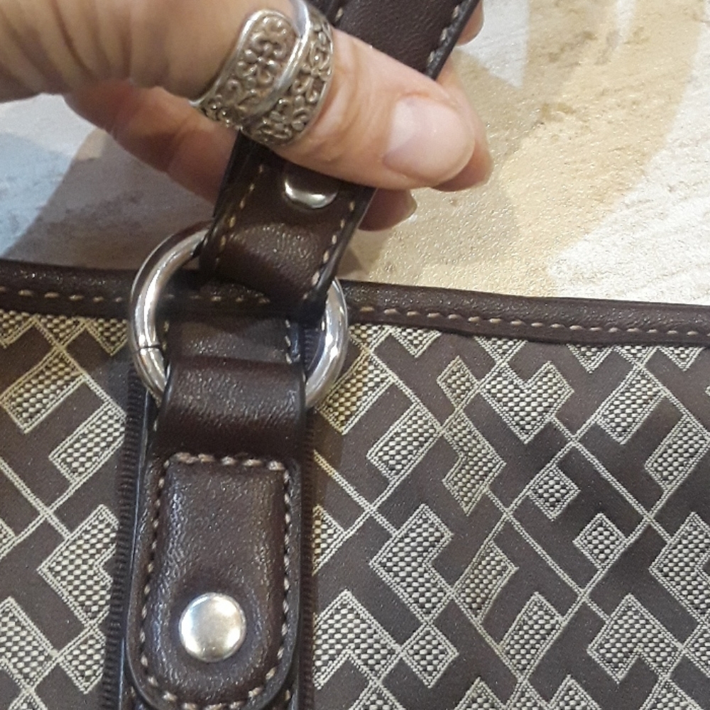 Tommy Hilfiger Shoulder Bag - Picture 4 of 9